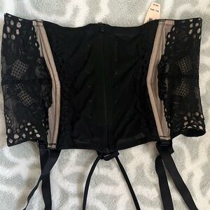 NWT Victoria’s Secret garter belt